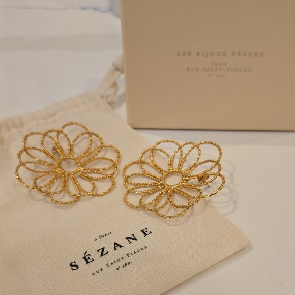 Sezane Helene Gold Petal Statement Earrings, French, Like New, Fashion - Picture 3 of 7